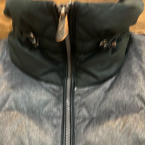 Lole puffer puffy vest, woman’s size large vest. Black and gray with pockets. - Picture 6 of 14